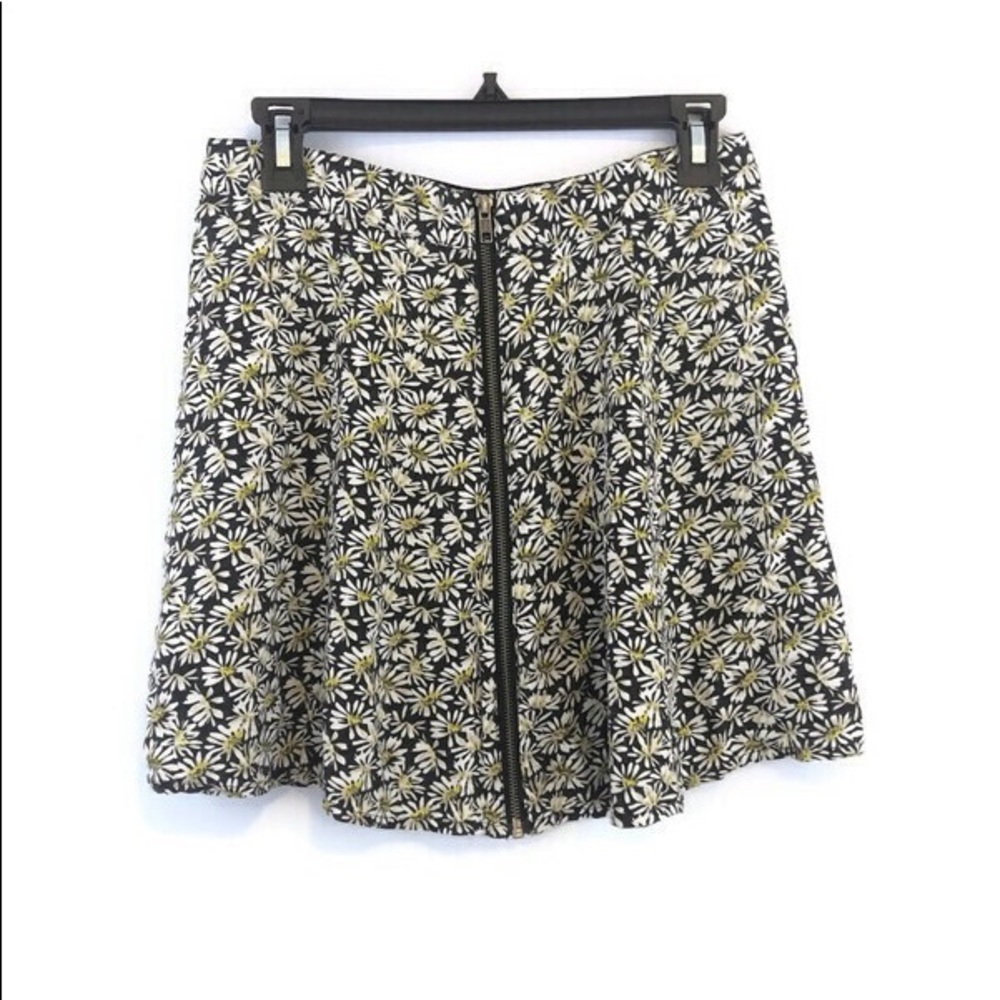 Pins and Needles Daisy floral skirt size medium
